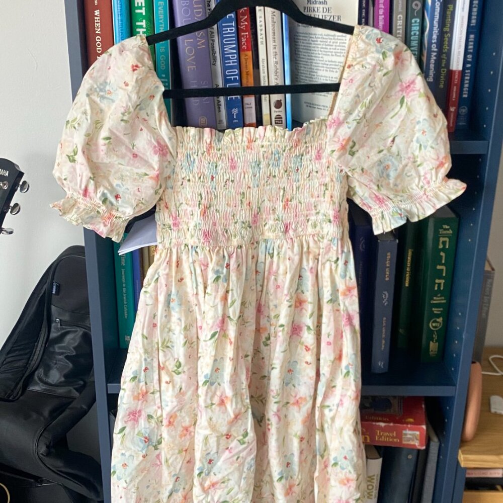Abercrombie & Fitch Puff Sleeve Smocked Bodice Mini Dress in a pink pastel flora - Picture 3 of 3